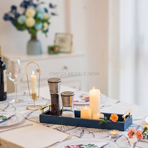 Ensemble de plateaux en bois de dernière conception de couleur bambou naturel avec forme de chapeau unique et design ludique, parfait pour le service festif - Product Image 5