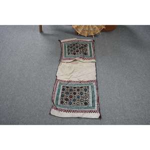 Alfombra Turca Vintage de Lana 1.4x3.5 pies (43x106 cm) Kilim Patchwork Ecológica Verde Roja con Plantas y Árboles con Base de Látex - Product Image 3