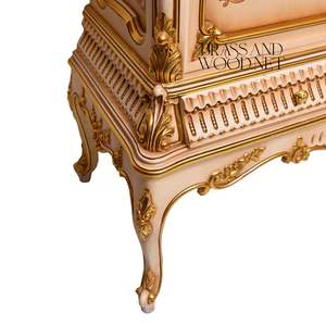 ตู้เสื้อผ้าสไตล์ฝรั่งเศสหรูหราสีเบจ พร้อมงานศิลปะลายดอกไม้เพ้นท์มือ ประดับด้วยทองคำเปลว และลวดลายแกะสลัก เหมาะสำหรับห้องแบบพระราชวัง - Product Image 3