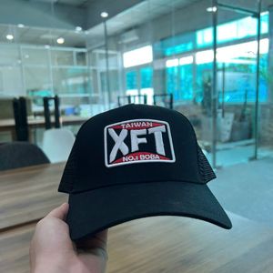 <b>Black</b> 6-Panel <b>Baseball</b> <b>Cap</b> With Embroidered Logo Front Panel Unisex Casual Adjustable Fit Cotton Yarn Material Trucker Hat - Product Image 3