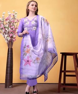 NOUVEL ARRIVÉ RAYON SÉQUENCE BRODERIE TRAVAIL TOP BAS DUPATTA FESTIVE WEAR PRIX DE GROS VÊTEMENT ETHNIQUE LAVANDE INDIEN WEAR - Product Image 1