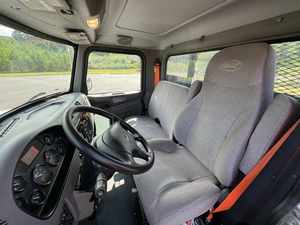 Camion plateau d'occasion 2019 348 à double essieu de 28 pieds - 350 CV, automatique, prêt à l'exportation mondiale - Product Image 2