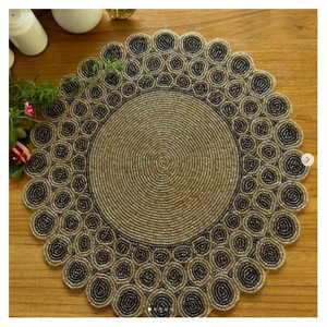 Napperons en raphia perlé en forme de fleur, faits à la main, à bords festonnés, en paille tressée, pour mariages, fêtes, hôtels et restaurants. - Product Image 2