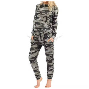 Conjuntos deportivos de camuflaje para mujer al por mayor, cómodos, de dos piezas, estilo casual para uso diario y viajes. - Product Image 3