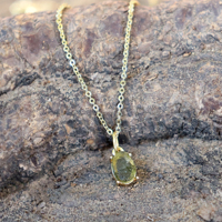 Collier pendentif en Moldavite naturelle brute, pendentif en pierre précieuse non taillée, collier minimaliste de guérison, authentique météorite, collier pour femme