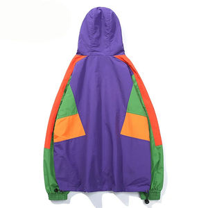 เสื้อแจ็คเก็ตกันลมแบบมีฮู้ด ผ้าโพลีเอสเตอร์ น้ำหนักเบา สำหรับผู้ชาย สีสันแบบคัสตอม  รับผลิตตามแบบ (OEM) พร้อมสกรีนโลโก้ ขายส่ง - Product Image 4