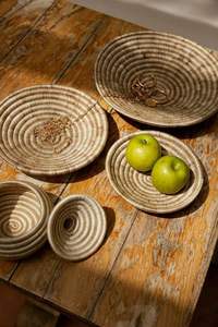 Dessous de verre en rotin fait main de forme ronde de style américain dans un sous-verre de table pour le dîner Accessoires de décoration intérieure - Product Image 2