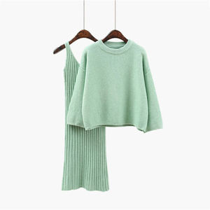 ชุดเดรสไหมพรมลำลองสำหรับผู้หญิง สีพื้น สองชิ้น ระบายอากาศได้ดี ชุดเดรสยาวทรงหลวม พร้อมโลโก้ด้านหน้า - Product Image 4