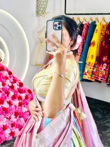 ชุดแต่งงานที่สวยงาม lehenga choli กับด้ายและลำดับการทำงาน - Product Image 3
