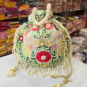 Bolsa Potli con Cordón Bordado Chikankari, Recuerdo de Boda India, Regalo para la Novia, Regalo de Regreso para los Invitados, Regalo de San Valentín para Ella - Product Image 1