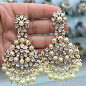 Boucles d'oreilles Moissanite de qualité supérieure de luxe Beau look parfait pour les vêtements de mariage et les occasions spéciales Vêtements traditionnels - Product Image 1