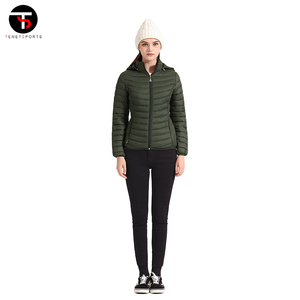 Veste d'hiver souple pour dames Veste Slim Fit à la mode Manteaux pour femmes Logo personnalisé Manteaux pour femmes Doublure en coton et nylon Dernière conception personnalisée Puffer - Product Image 5