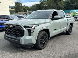 SR5 CREWMAX CAB 4WD 2024, conduite à gauche, sièges en cuir, toit en alliage d'aluminium, pneus R17 - Product Image 3