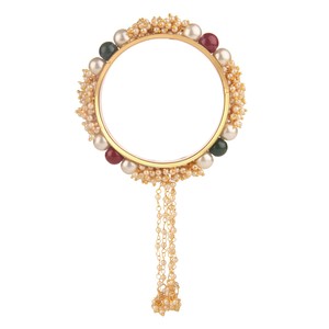 Joyería de moda de Bollywood indio, cuentas de perlas de imitación chapadas en oro de 14 quilates, pulsera multicolor blanca, conjunto de brazaletes con borlas nupciales (2 piezas) - Product Image 2