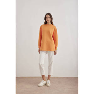 Chemisier en tricot Orange Cocoon Emblem avec fermeture éclair et décoration florale - Product Image 4
