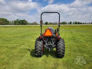 Tracteur à roues d'occasion Kubota LX2620HSD pour les fermes avec des composants essentiels comme le moteur, la pompe à engrenages et la boîte de vitesses - Product Image 2