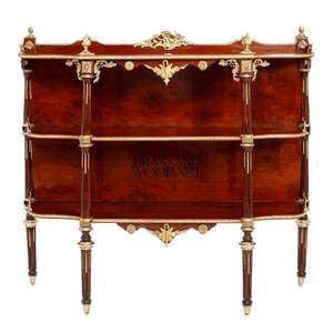 Consola Clásica de Madera de Lujo con Adornos de Latón y Estantes - Product Image 2