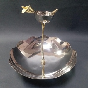 Grands bols de service en métal, finitions contemporaines, idéaux pour servir de grandes portions lors des fêtes et réunions de famille - Product Image 1