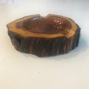 Nouvel arrivage de cendrier en résine époxy et bois de forme carrée au design moderne avec logo de couleur personnalisé portable pour l'intérieur et l'extérieur - Product Image 4