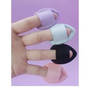 Lot de 5 mini éponges de maquillage pour appliquer le correcteur et les produits sous les yeux - Product Image 2