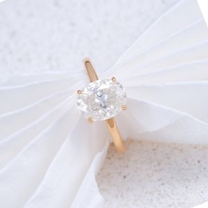 Anillo de diamante de corte ovalado real de diseño clásico con ajuste de puntas - Product Image 4