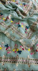 Organza de créateur moderne non cousu brodé à la main Costumes indiens avant-gardistes Protection solaire pour femmes Style traditionnel - Product Image 2