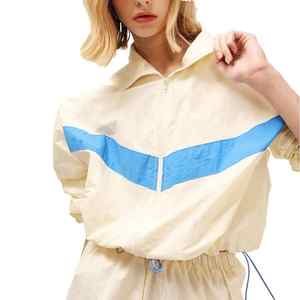 Ensemble coupe-vent zippé personnalisé pour femmes Survêtement Vêtements de sport à blocs de couleurs Ensemble court coupe-vent pour femmes - Product Image 1