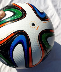 Ballon de football d'entraînement personnalisé pour toutes les conditions météorologiques, en matériau PU, équipement sportif, ballon de football cousu à la main, service OEM - Product Image 3