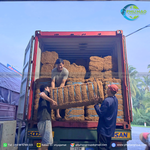 Filet en fibres végétales de coco utilisé pour prévenir la dégradation des terres et soutenir la végétation dans les projets de restauration - Product Image 5