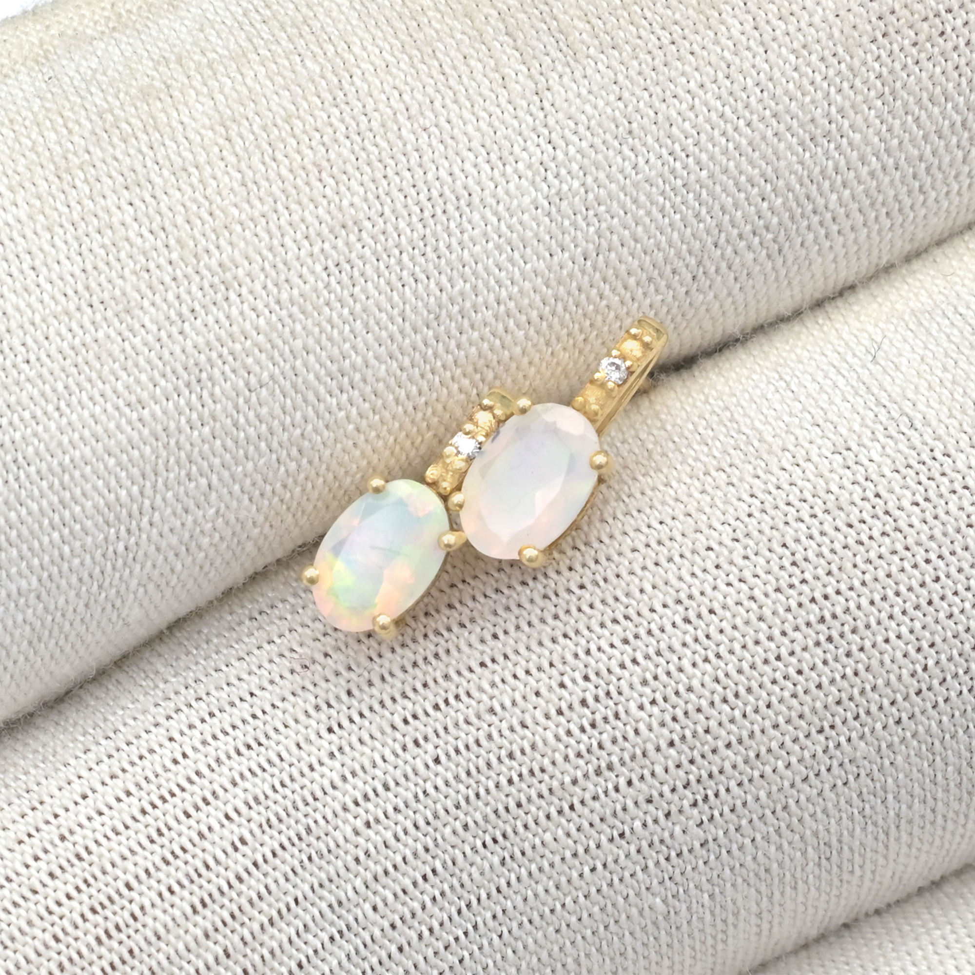 สีเหลือง