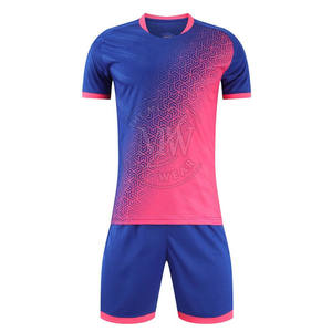Uniforme de fútbol transpirable de secado rápido de alta calidad para el verano Conjunto OEM personalizado Ropa de fútbol con técnicas de corte automatizadas - Product Image 1