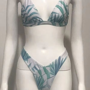 Ensemble de bikini personnalisé unisexe de haute qualité 2 pièces avec décoration de ceinture brodée en élasthanne/nylon Service OEM disponible - Product Image 1