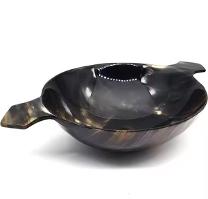 Auténtico Tazón de Servir Redondo de Cuerno de Buey Estilo Animal, Ecológico y Hecho a Mano, Seguro para Alimentos, CRESCENT CRAFTS - Product Image 1