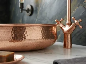 DIVRIS Lavabo en cuivre fait main, rond, à cuve unique, à poser sur le comptoir, surface mate rustique, un trou, facile à nettoyer, pour salle de bain - Product Image 4