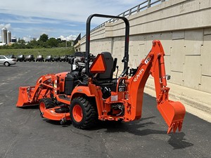 Tracteur de jardin Kubota L4340 4x4 avec chargeur frontal et pelle arrière, couleur rouge, tracteur multifonctionnel sur roues - Product Image 1