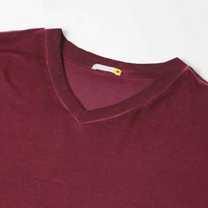 เสื้อยืดผู้ชายขายดี ฤดูร้อน สีพื้น แขนสั้น ทรงหลวม คอวี เสื้อยืดลำลอง เสื้อผ้าผู้ชาย ไซส์ใหญ่ เสื้อผู้ชาย - Product Image 2