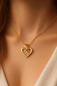 Collar con Colgante de Corazón Abierto Cristiano en Plata de Ley 925 con Rodio y Oro Vermeil de 14K, Adornado con Diamantes CZ, Elegante Regalo de Amor - Product Image 6