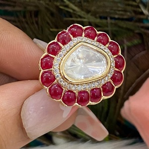 Anillo elegante ajustable Kundan Real chapado en oro de alta calidad de diseñador para función y colección de ropa de boda para mujer - Product Image 1
