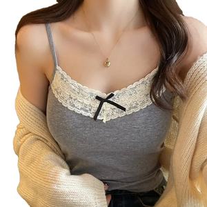 Camiseta Blanca de Estilo Coreano, Ajustada, Corta, Transpirable, 100% Nailon, para Mujer, Cuello en V, Informal, con Logotipo Frontal, Tejido de Punto con Encaje - Product Image 2