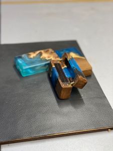 Boîte à bagues unique faite à la main en gros proposition de fiançailles mariage Unique Double fente en bois et résine boîte à bagues à bijoux - Product Image 3