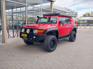 Used FJ Cruiser SUV 4x4 R20 Tires Metal Roof Rack Left Steering Gas Petrol 4 Seats Dark Interior Halogen Headlights For Sale - Product Image 4
