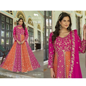 Salwar Kameez pakistanais de qualité supérieure avec travail manuel et design élégant disponible aux prix de gros de l'Inde - Product Image 1