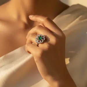 Anillo Ajustable de Plata con Diseño Floral y Esmeralda para Mujer, Chapado en Oro de 18K y Rodio, Estilo Incrustado Moderno y a la Moda, Regalo - Product Image 3