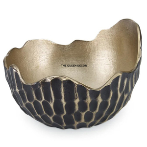 Cuencos de Servir Personalizados de Aluminio Negro Martillado con Baño de Oro, Vajilla Metálica Sostenible para Fiestas y Restaurantes - Product Image 1