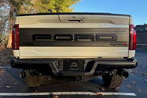 ฟอร์ด เอฟ-150 แร็พเตอร์ อาร์ ปี 2024 เครื่องยนต์ซูเปอร์ชาร์จ V8 720 แรงม้า ขับเคลื่อน 4 ล้อ ไม่ได้ดัดแปลง - Product Image 4