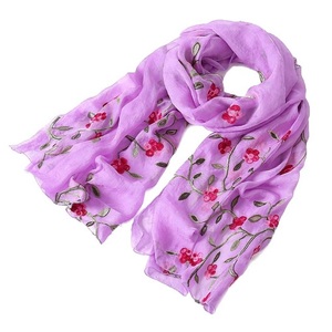 Diseño personalizado precio más bajo algodón Bandana logotipo colorido impresión bufanda Bandana cuadrado hecho a mano poliéster seda bufandas con estilo - Product Image 2