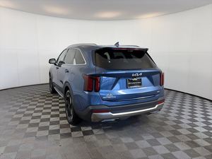 Kia Sorento hybride SX Prestige AWD 2025 bleue abordable, voiture d'occasion avec toit ouvrant, démarrage à distance, sièges en cuir, troisième rangée de sièges - Product Image 4
