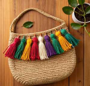 Sac fourre-tout en jute tissé doux pour femme Affinity Collections avec ceinture décorative à motif feuille |   Sac de voyage tendance et léger pour l'extérieur - Product Image 1