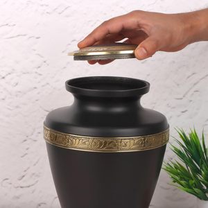 Urna de cremación de aluminio hecha a mano naranja y negra para adultos, recuerdo de cenizas conmemorativas funerarias seguras y duraderas, tamaño personalizado - Product Image 4