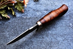 Couteau skinner à manche en bois en acier damassé fait à la main personnalisé avec étui en cuir - Product Image 4